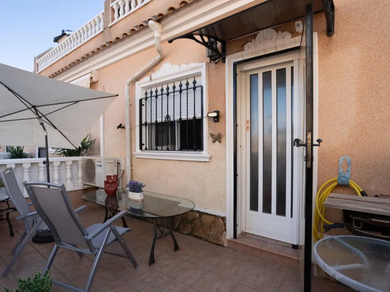 SEMI-DETACHED HOUSE IN VILLAMARTIN WITH 2 BEDROOMS, 2 BATHROOMS, SWIMMING POOL, JACUZZI AND SAUNA