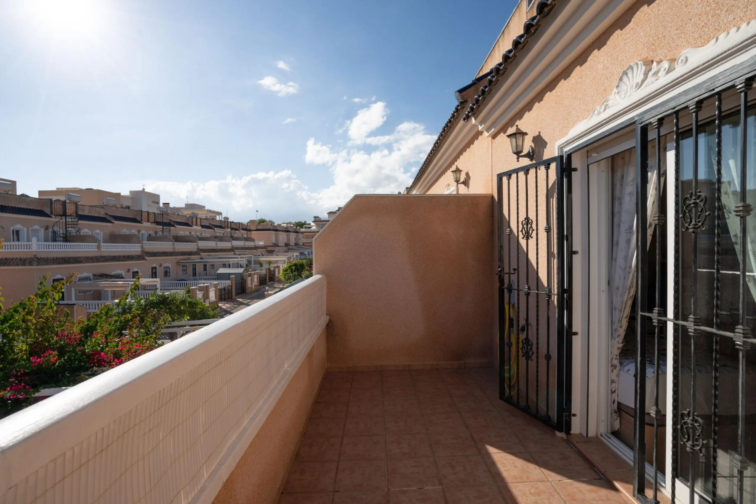 SEMI-DETACHED HOUSE IN VILLAMARTIN WITH 2 BEDROOMS, 2 BATHROOMS, SWIMMING POOL, JACUZZI AND SAUNA