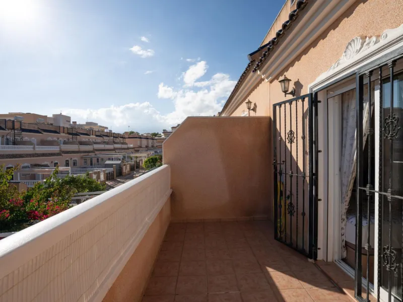 SEMI-DETACHED HOUSE IN VILLAMARTIN WITH 2 BEDROOMS, 2 BATHROOMS, SWIMMING POOL, JACUZZI AND SAUNA