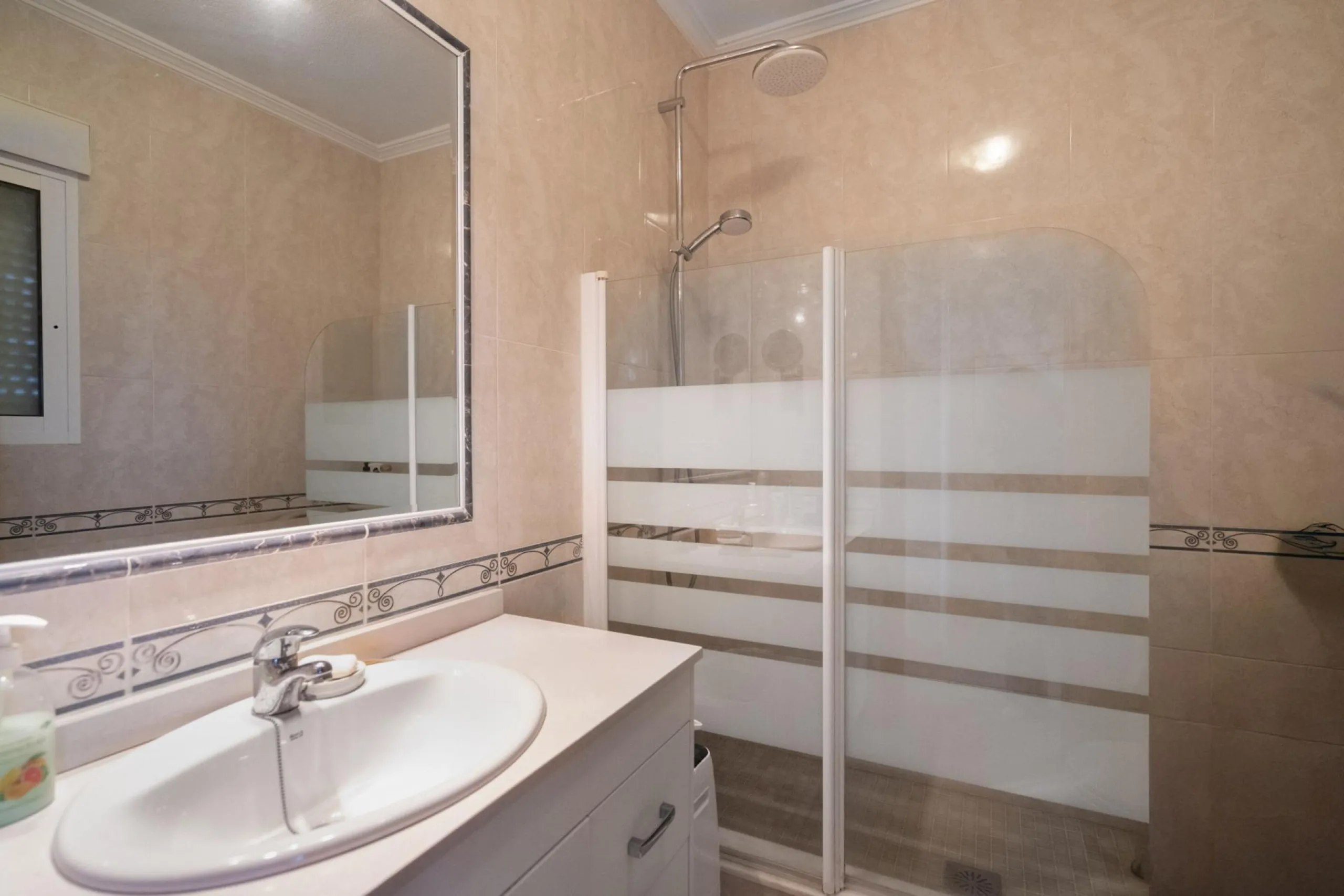 SEMI-DETACHED HOUSE IN VILLAMARTIN WITH 2 BEDROOMS, 2 BATHROOMS, SWIMMING POOL, JACUZZI AND SAUNA
