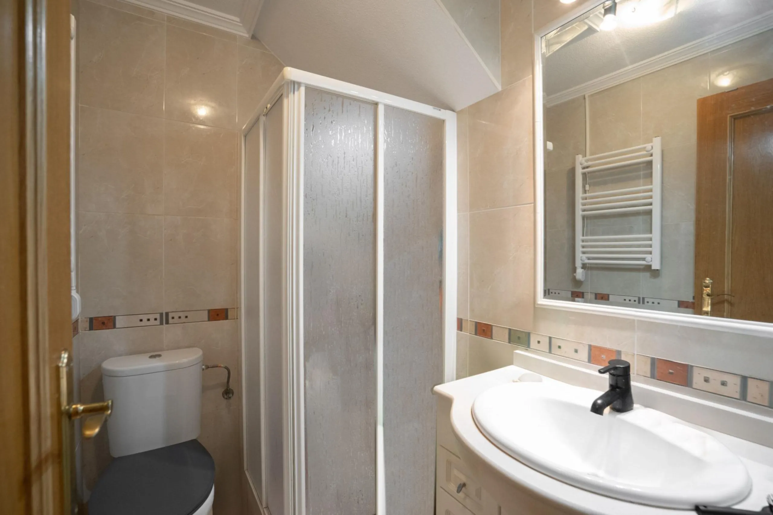 SEMI-DETACHED HOUSE IN VILLAMARTIN WITH 2 BEDROOMS, 2 BATHROOMS, SWIMMING POOL, JACUZZI AND SAUNA