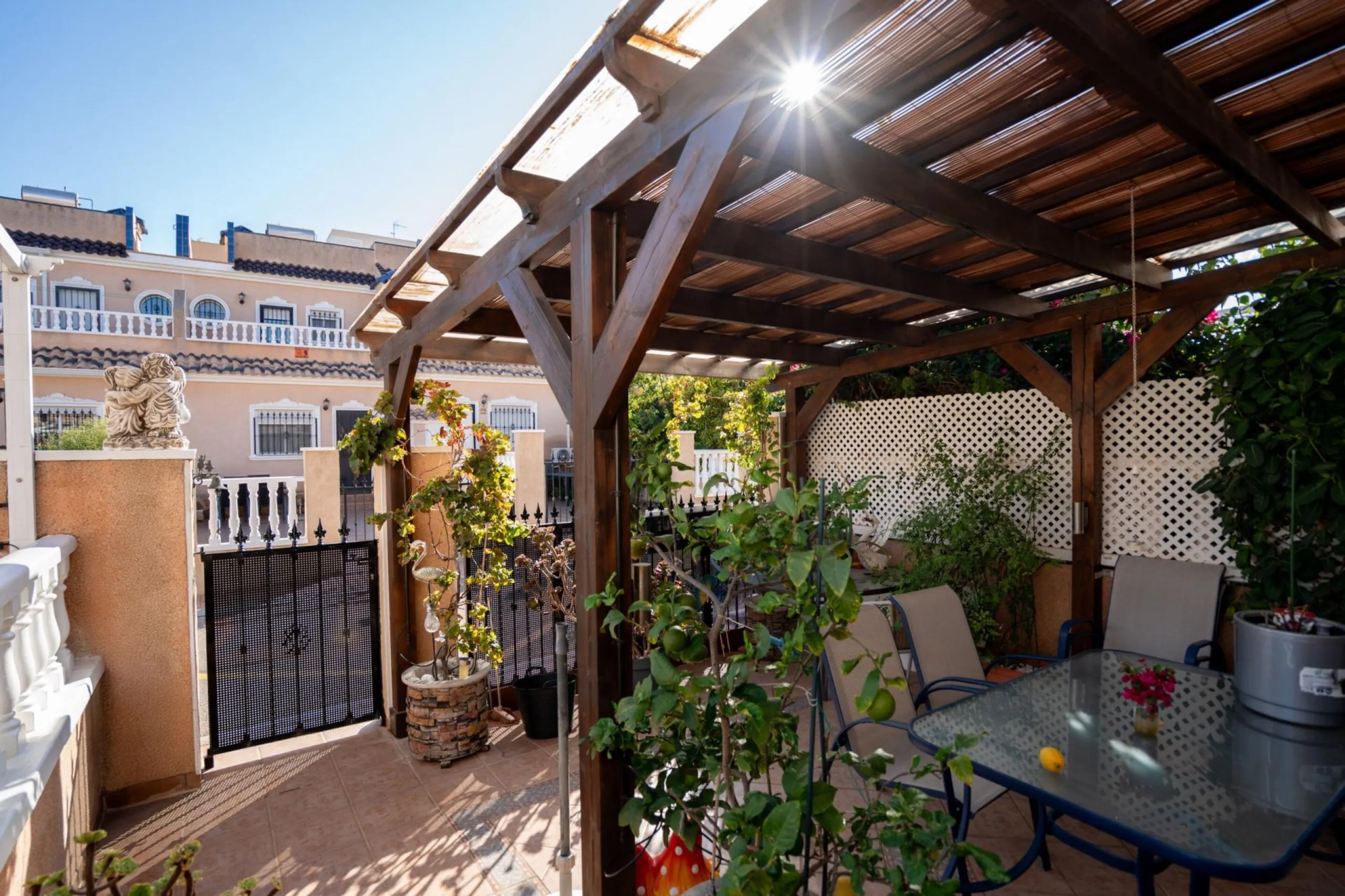 SEMI-DETACHED HOUSE IN VILLAMARTIN WITH 2 BEDROOMS, 2 BATHROOMS, SWIMMING POOL, JACUZZI AND SAUNA