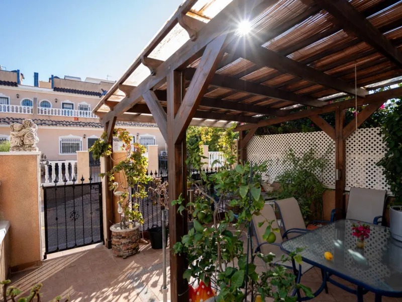 SEMI-DETACHED HOUSE IN VILLAMARTIN WITH 2 BEDROOMS, 2 BATHROOMS, SWIMMING POOL, JACUZZI AND SAUNA