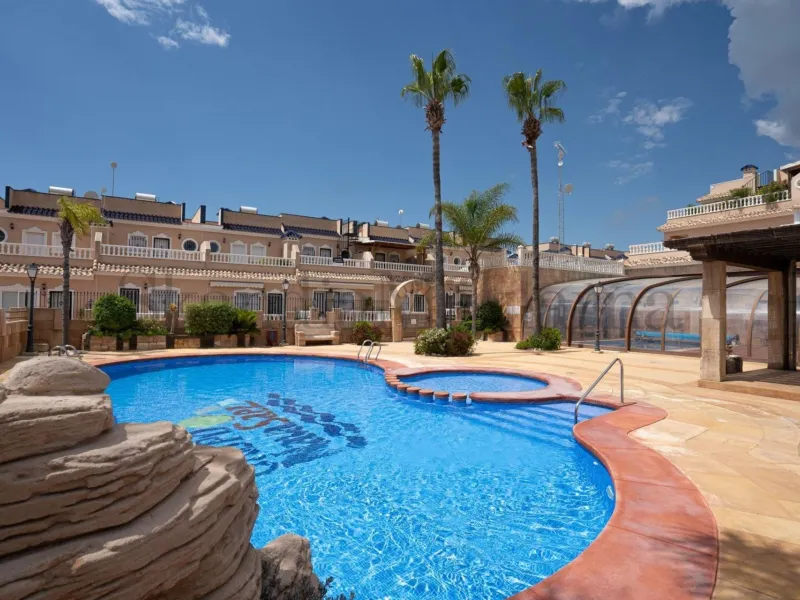 SEMI-DETACHED HOUSE IN VILLAMARTIN WITH 2 BEDROOMS, 2 BATHROOMS, SWIMMING POOL, JACUZZI AND SAUNA