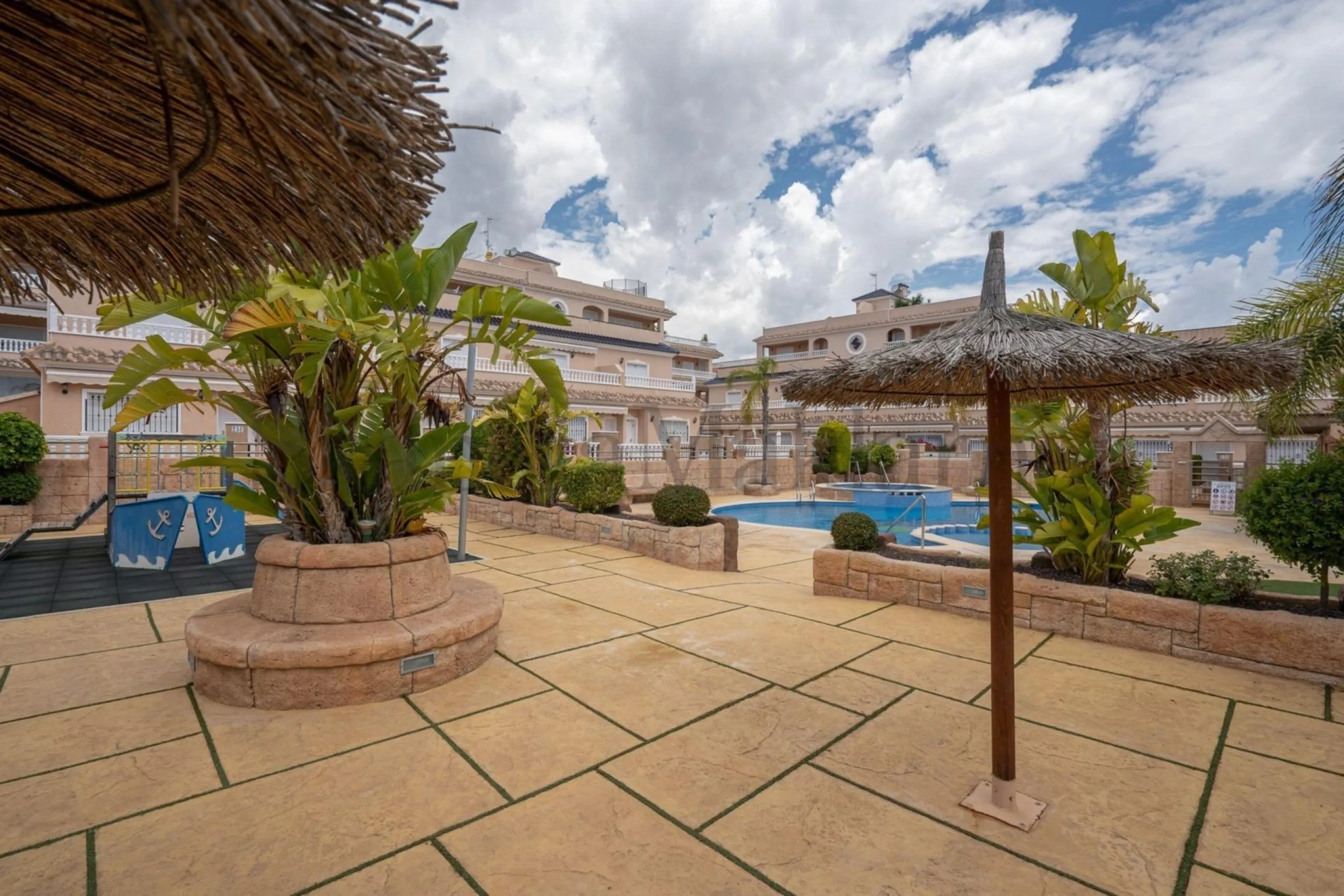 SEMI-DETACHED HOUSE IN VILLAMARTIN WITH 2 BEDROOMS, 2 BATHROOMS, SWIMMING POOL, JACUZZI AND SAUNA
