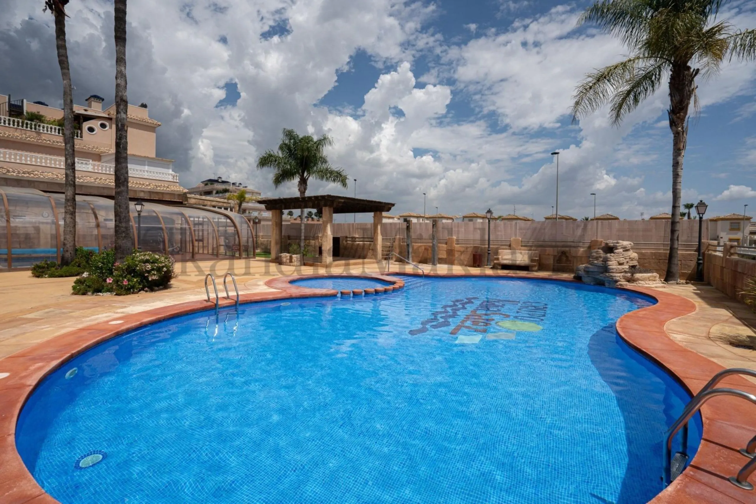 SEMI-DETACHED HOUSE IN VILLAMARTIN WITH 2 BEDROOMS, 2 BATHROOMS, SWIMMING POOL, JACUZZI AND SAUNA