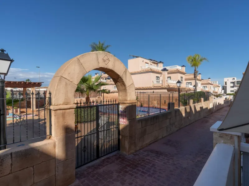 SEMI-DETACHED HOUSE IN VILLAMARTIN WITH 2 BEDROOMS, 2 BATHROOMS, SWIMMING POOL, JACUZZI AND SAUNA