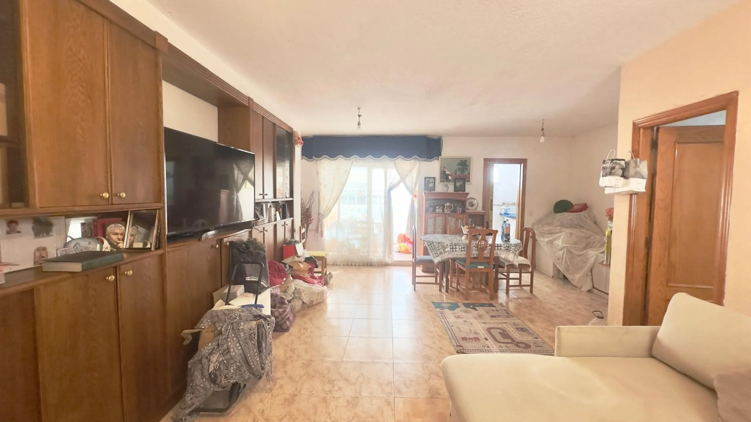 OBERGESCHOSS MIT GROßER ECKTERRASSE 2 ZIMMER 1 BADEZIMMER