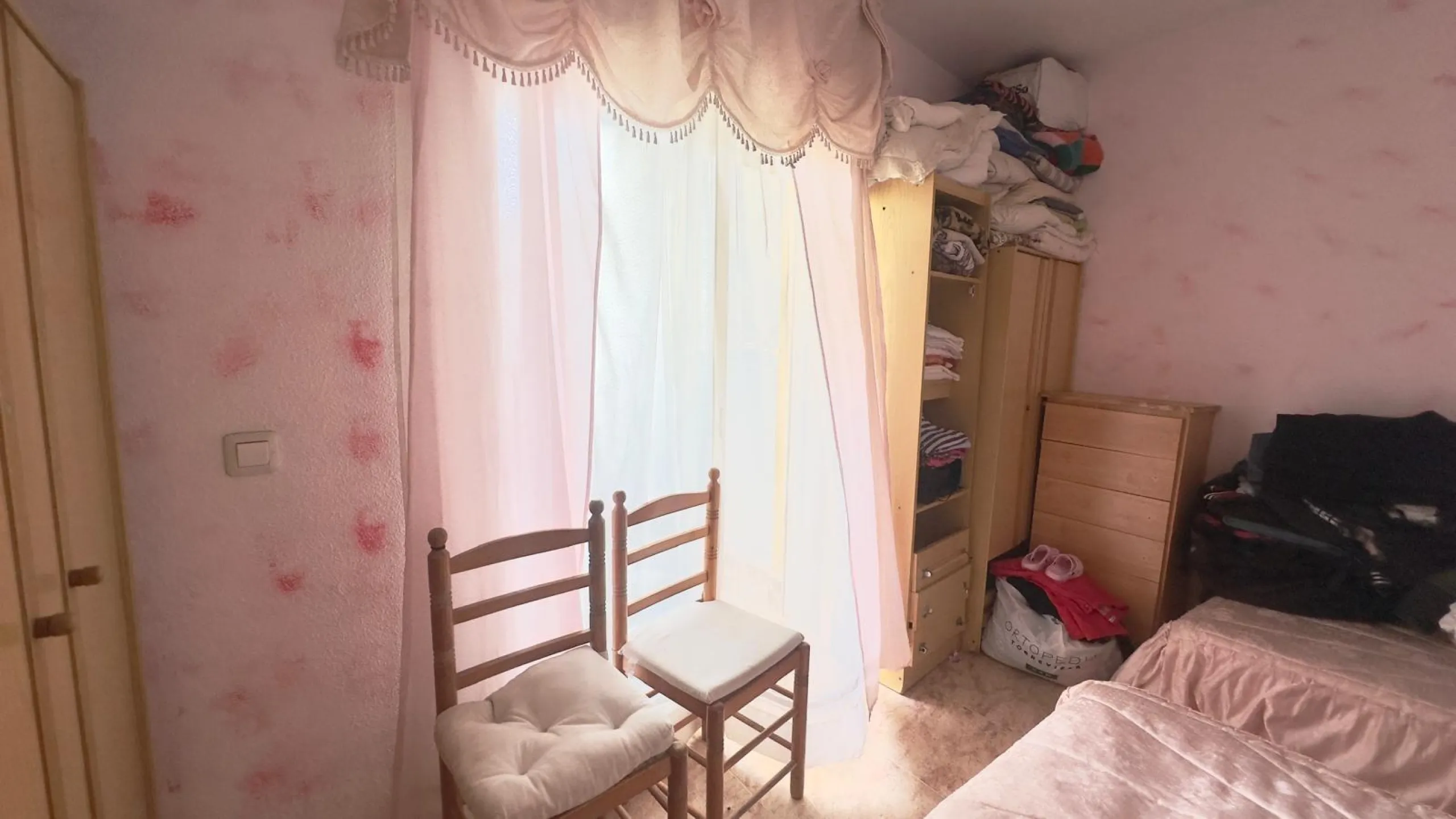 OBERGESCHOSS MIT GROßER ECKTERRASSE 2 ZIMMER 1 BADEZIMMER