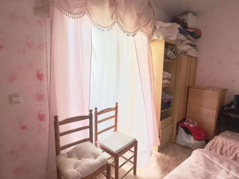 OBERGESCHOSS MIT GROßER ECKTERRASSE 2 ZIMMER 1 BADEZIMMER