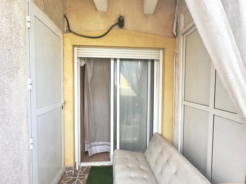 OBERGESCHOSS MIT GROßER ECKTERRASSE 2 ZIMMER 1 BADEZIMMER