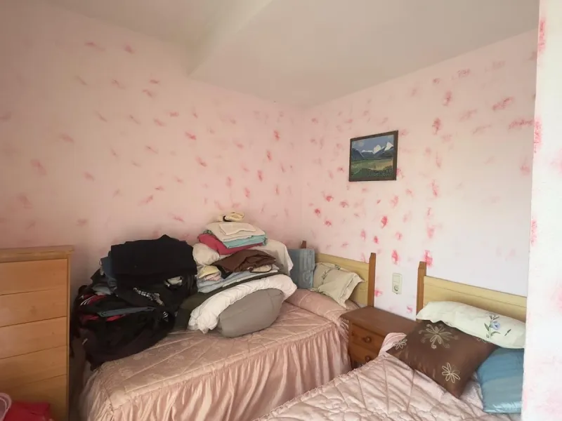 OBERGESCHOSS MIT GROßER ECKTERRASSE 2 ZIMMER 1 BADEZIMMER