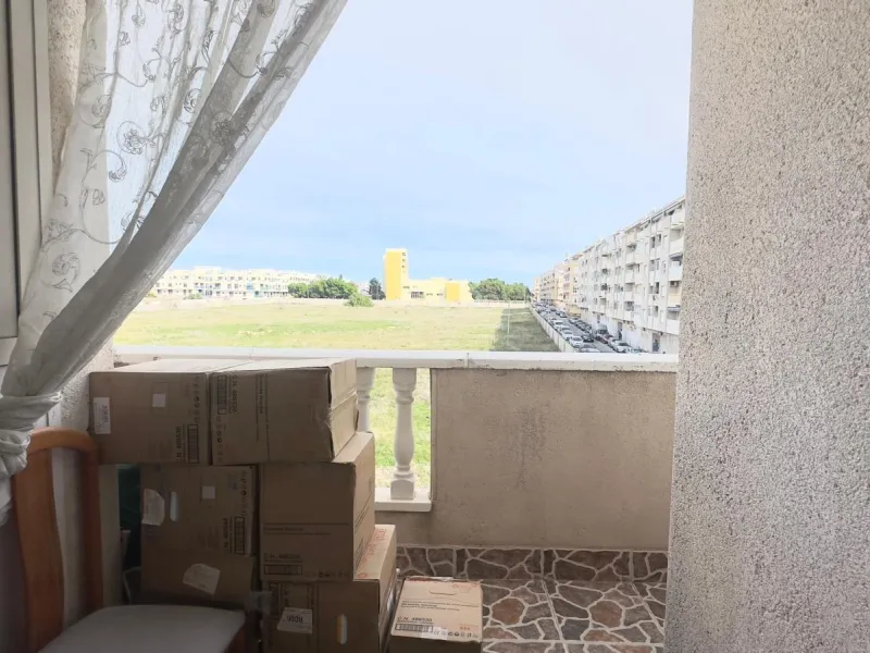 OBERGESCHOSS MIT GROßER ECKTERRASSE 2 ZIMMER 1 BADEZIMMER