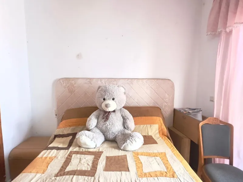 OBERGESCHOSS MIT GROßER ECKTERRASSE 2 ZIMMER 1 BADEZIMMER