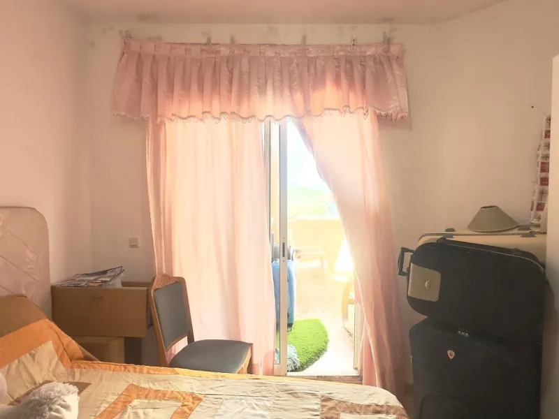 OBERGESCHOSS MIT GROßER ECKTERRASSE 2 ZIMMER 1 BADEZIMMER