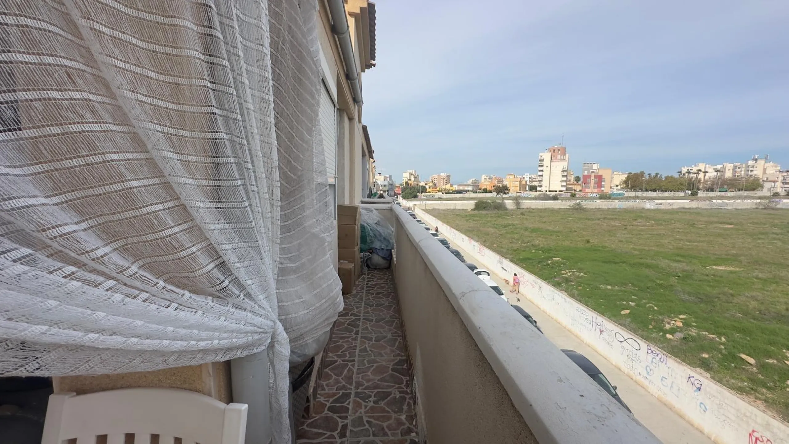 OBERGESCHOSS MIT GROßER ECKTERRASSE 2 ZIMMER 1 BADEZIMMER