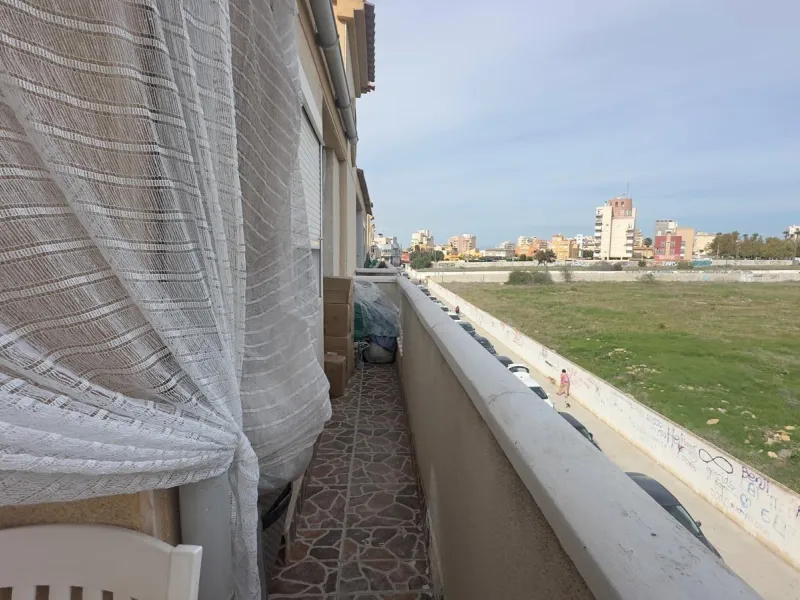 OBERGESCHOSS MIT GROßER ECKTERRASSE 2 ZIMMER 1 BADEZIMMER