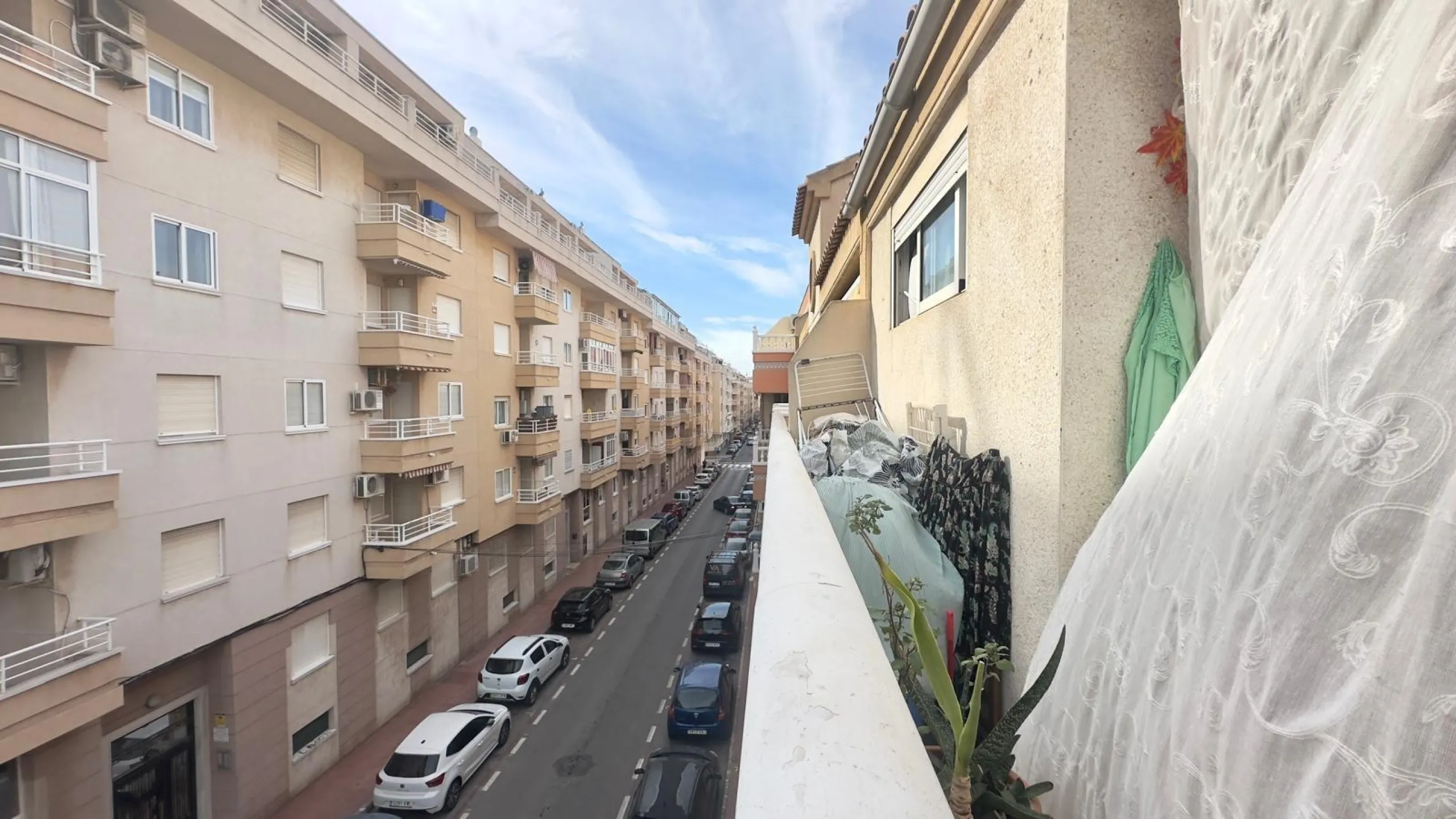 OBERGESCHOSS MIT GROßER ECKTERRASSE 2 ZIMMER 1 BADEZIMMER
