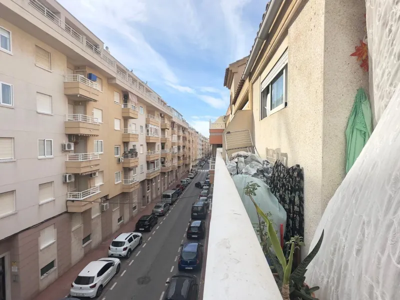 OBERGESCHOSS MIT GROßER ECKTERRASSE 2 ZIMMER 1 BADEZIMMER