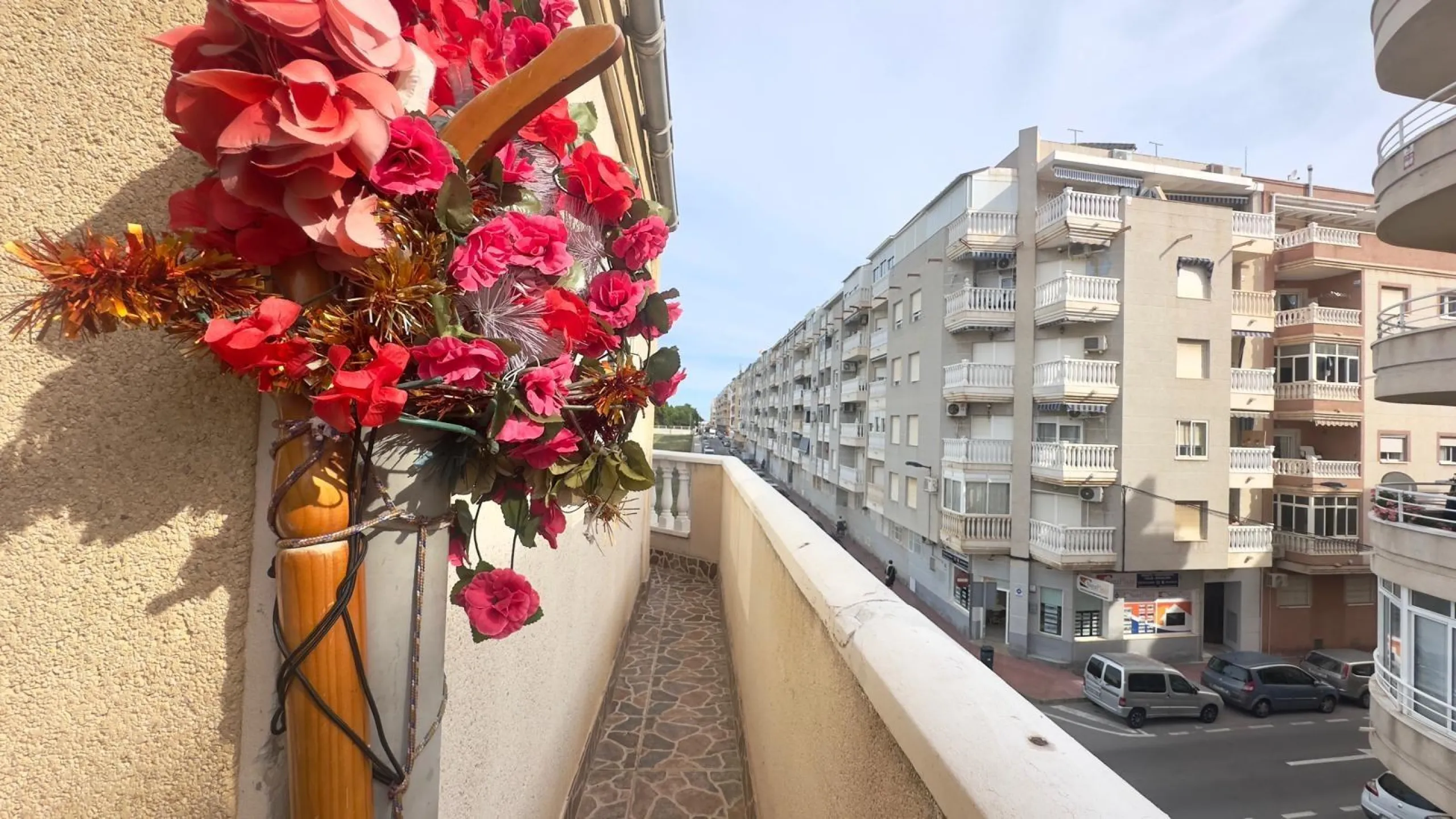 OBERGESCHOSS MIT GROßER ECKTERRASSE 2 ZIMMER 1 BADEZIMMER
