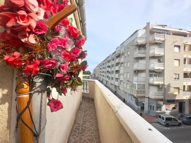 OBERGESCHOSS MIT GROßER ECKTERRASSE 2 ZIMMER 1 BADEZIMMER