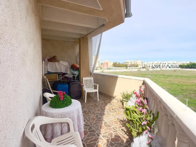 OBERGESCHOSS MIT GROßER ECKTERRASSE 2 ZIMMER 1 BADEZIMMER