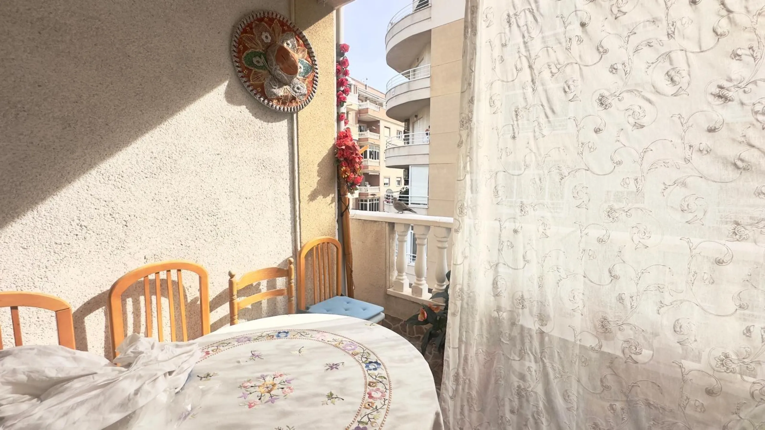 OBERGESCHOSS MIT GROßER ECKTERRASSE 2 ZIMMER 1 BADEZIMMER