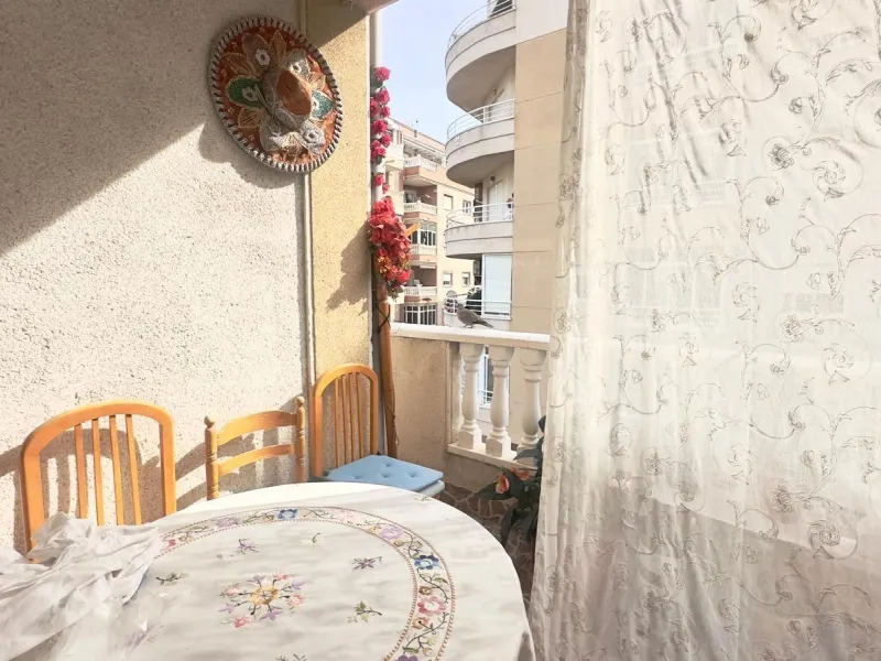 OBERGESCHOSS MIT GROßER ECKTERRASSE 2 ZIMMER 1 BADEZIMMER