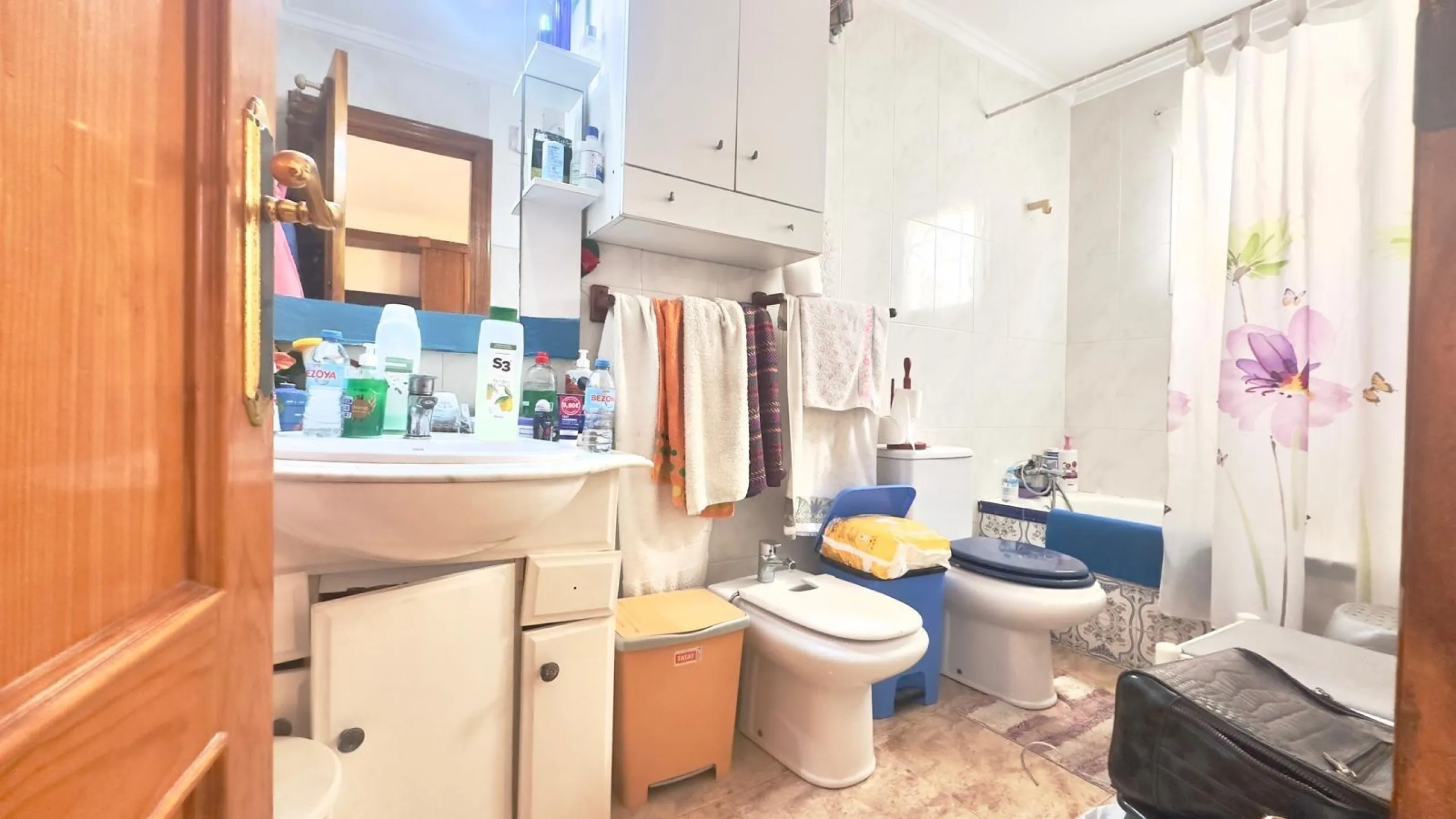 OBERGESCHOSS MIT GROßER ECKTERRASSE 2 ZIMMER 1 BADEZIMMER