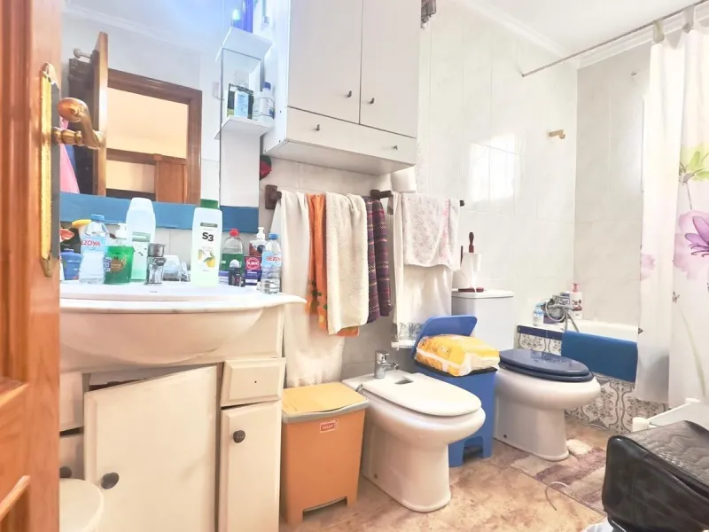 OBERGESCHOSS MIT GROßER ECKTERRASSE 2 ZIMMER 1 BADEZIMMER