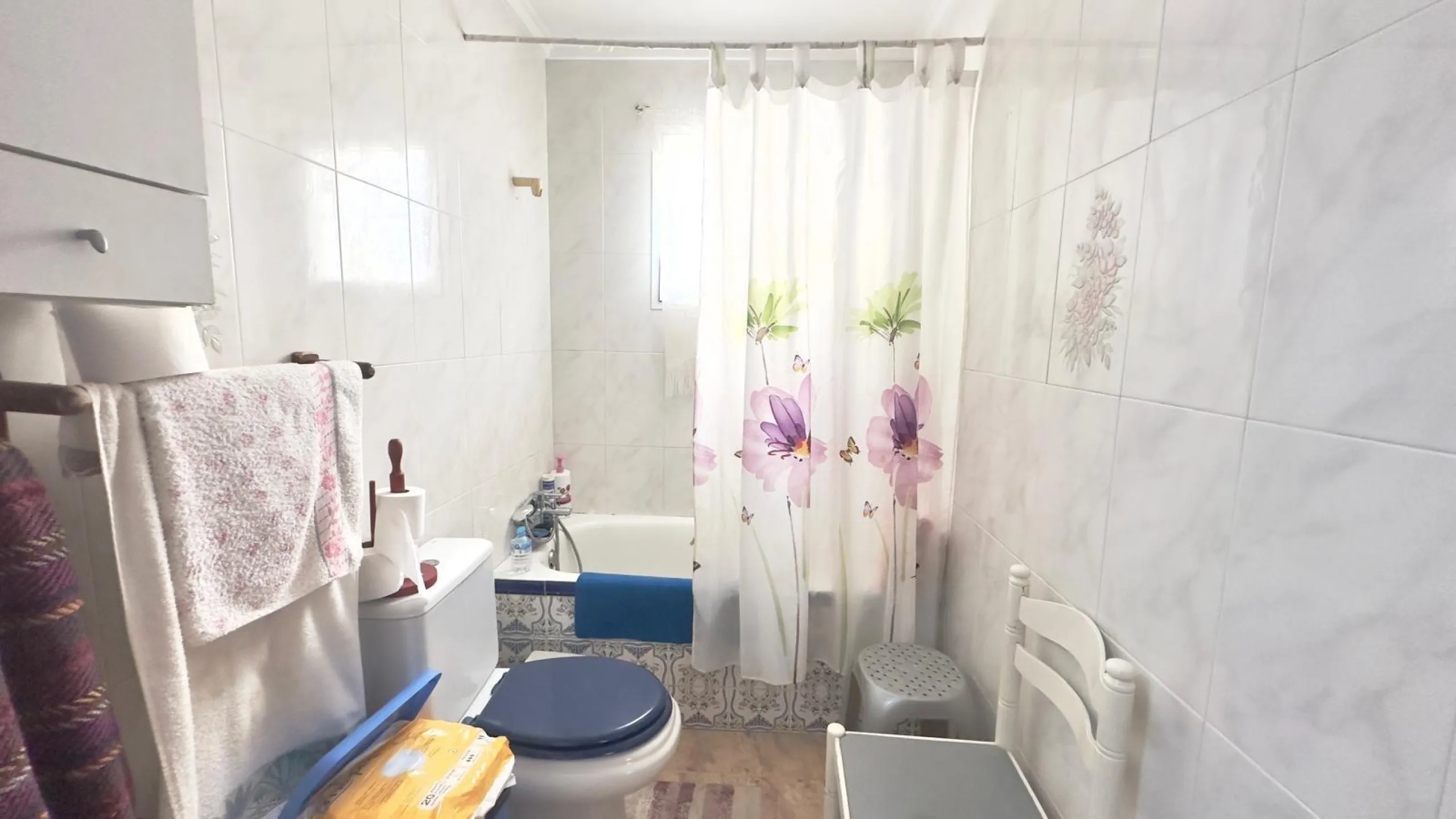 OBERGESCHOSS MIT GROßER ECKTERRASSE 2 ZIMMER 1 BADEZIMMER