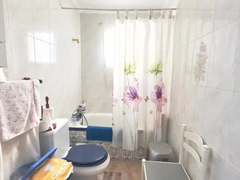 OBERGESCHOSS MIT GROßER ECKTERRASSE 2 ZIMMER 1 BADEZIMMER