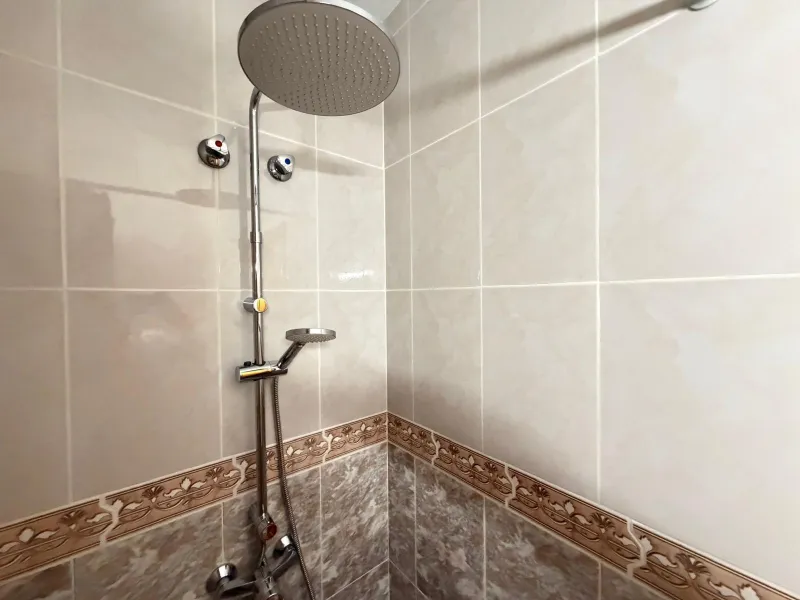 REFORMADO ADOSADO EN ORIHUELA COSTA "LAS FILIPINAS" CON GARAJE+TRASTERO. 2 DORM. 2 BAÑOS. CON PISCINA COMUNITARIA.