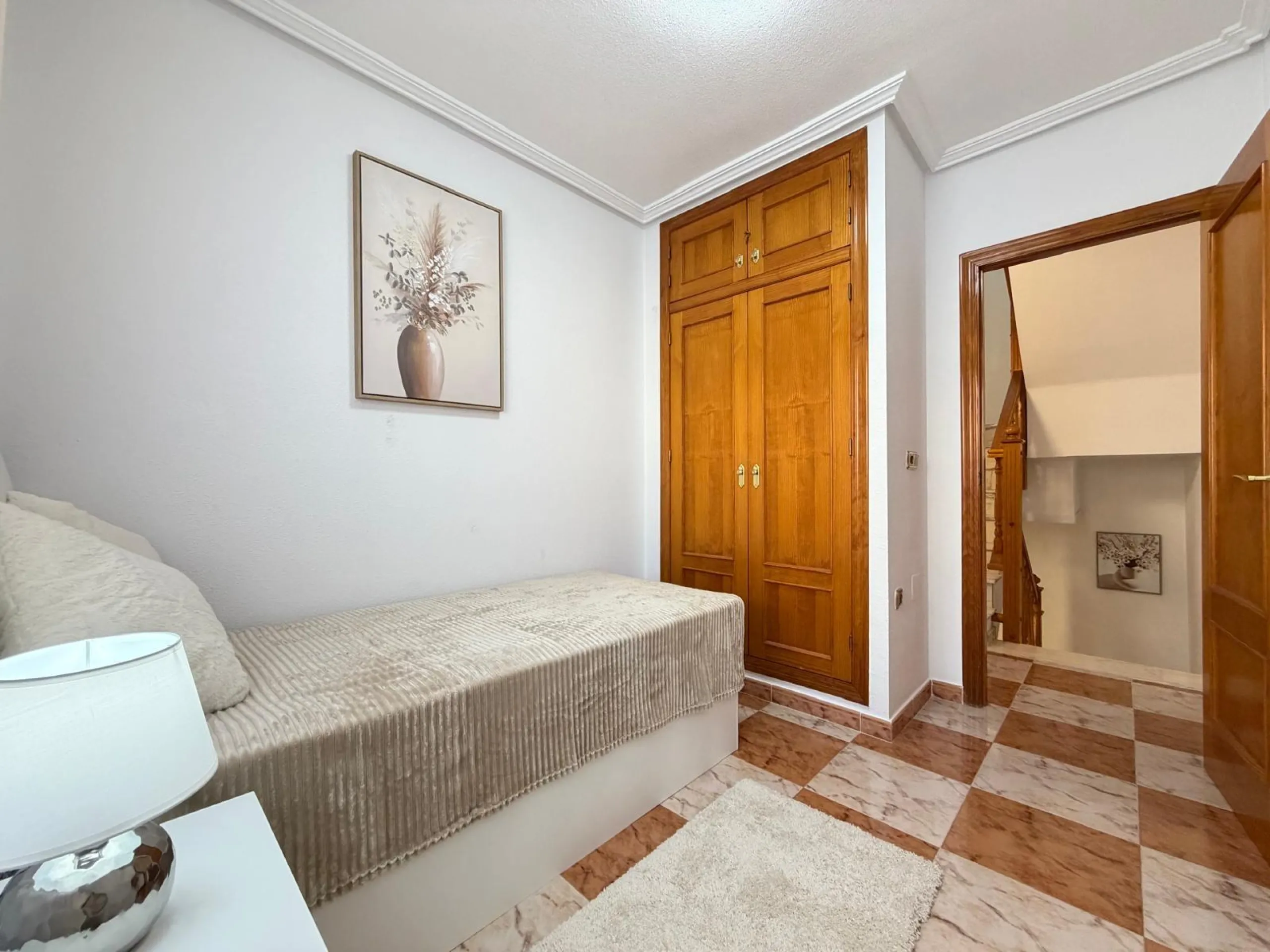 REFORMADO ADOSADO EN ORIHUELA COSTA "LAS FILIPINAS" CON GARAJE+TRASTERO. 2 DORM. 2 BAÑOS. CON PISCINA COMUNITARIA.