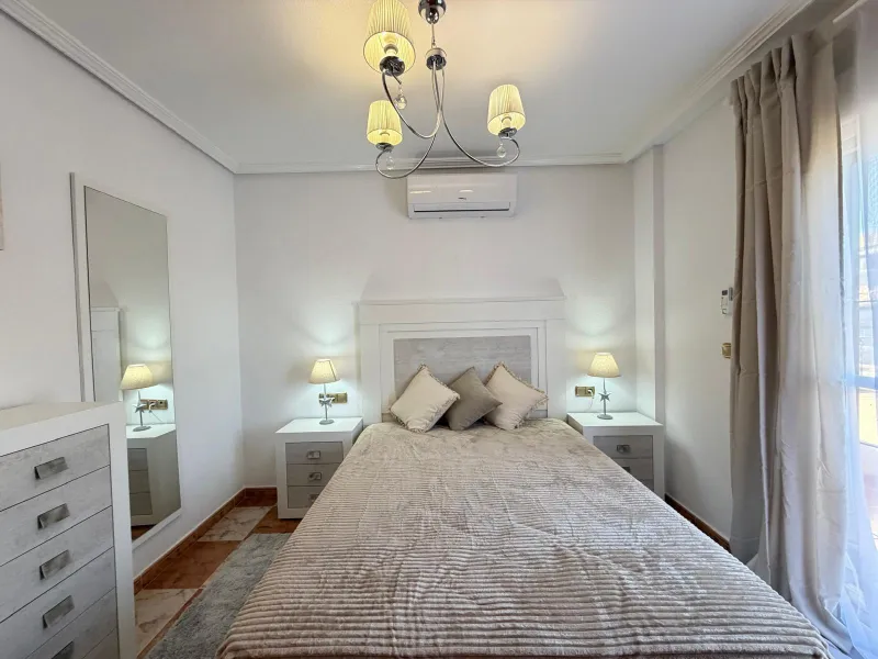 REFORMADO ADOSADO EN ORIHUELA COSTA "LAS FILIPINAS" CON GARAJE+TRASTERO. 2 DORM. 2 BAÑOS. CON PISCINA COMUNITARIA.