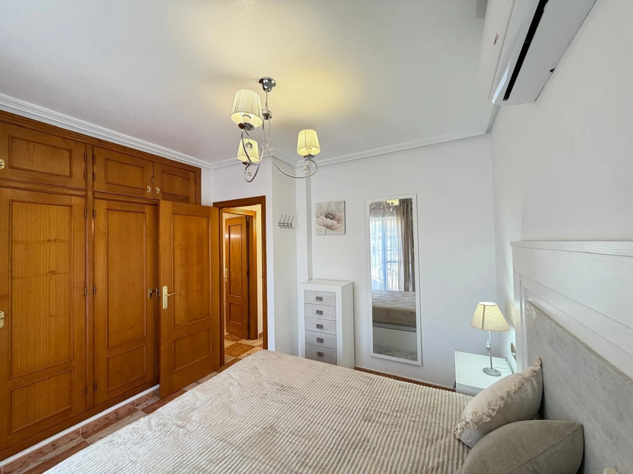 REFORMADO ADOSADO EN ORIHUELA COSTA "LAS FILIPINAS" CON GARAJE+TRASTERO. 2 DORM. 2 BAÑOS. CON PISCINA COMUNITARIA.