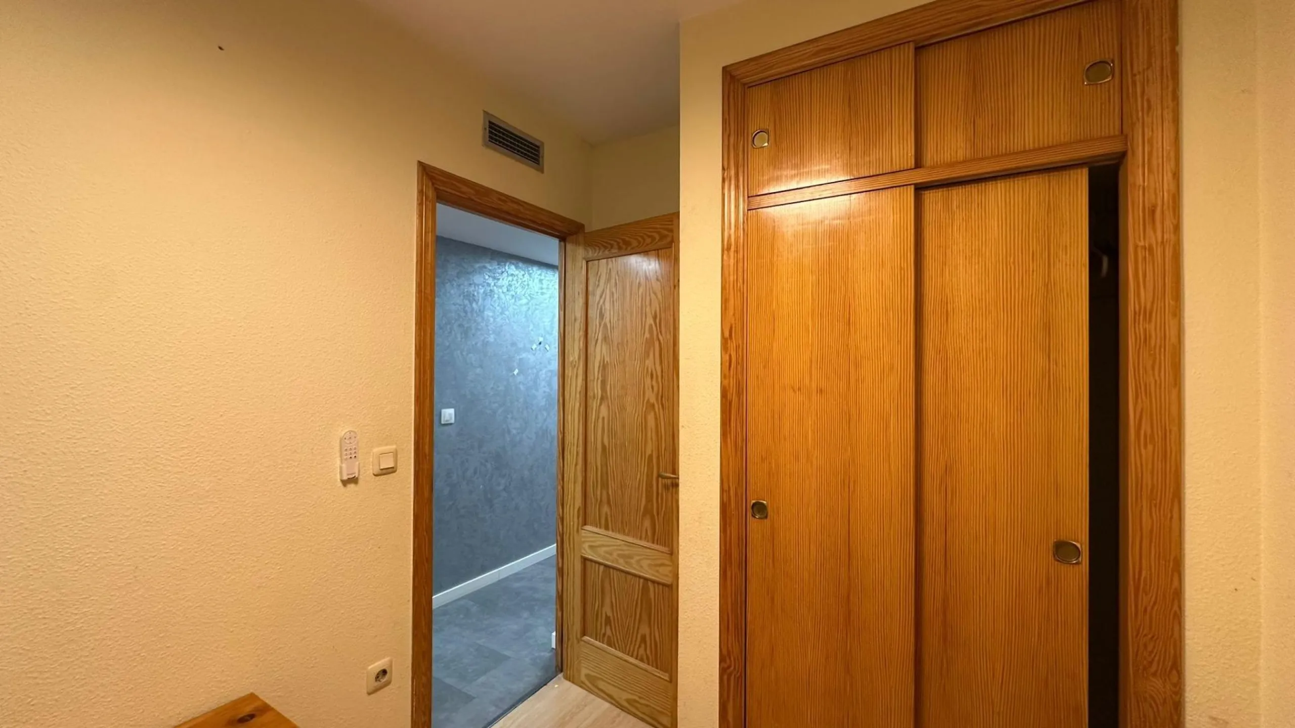 MAGNIFICENT APARTMENT IN JARDIN BOTANICO URBANIZATION. COMMUNAL POOL. PARKING INCLUDED. 3 BEDROOMS. 1 BATHROOM. 104 M2
