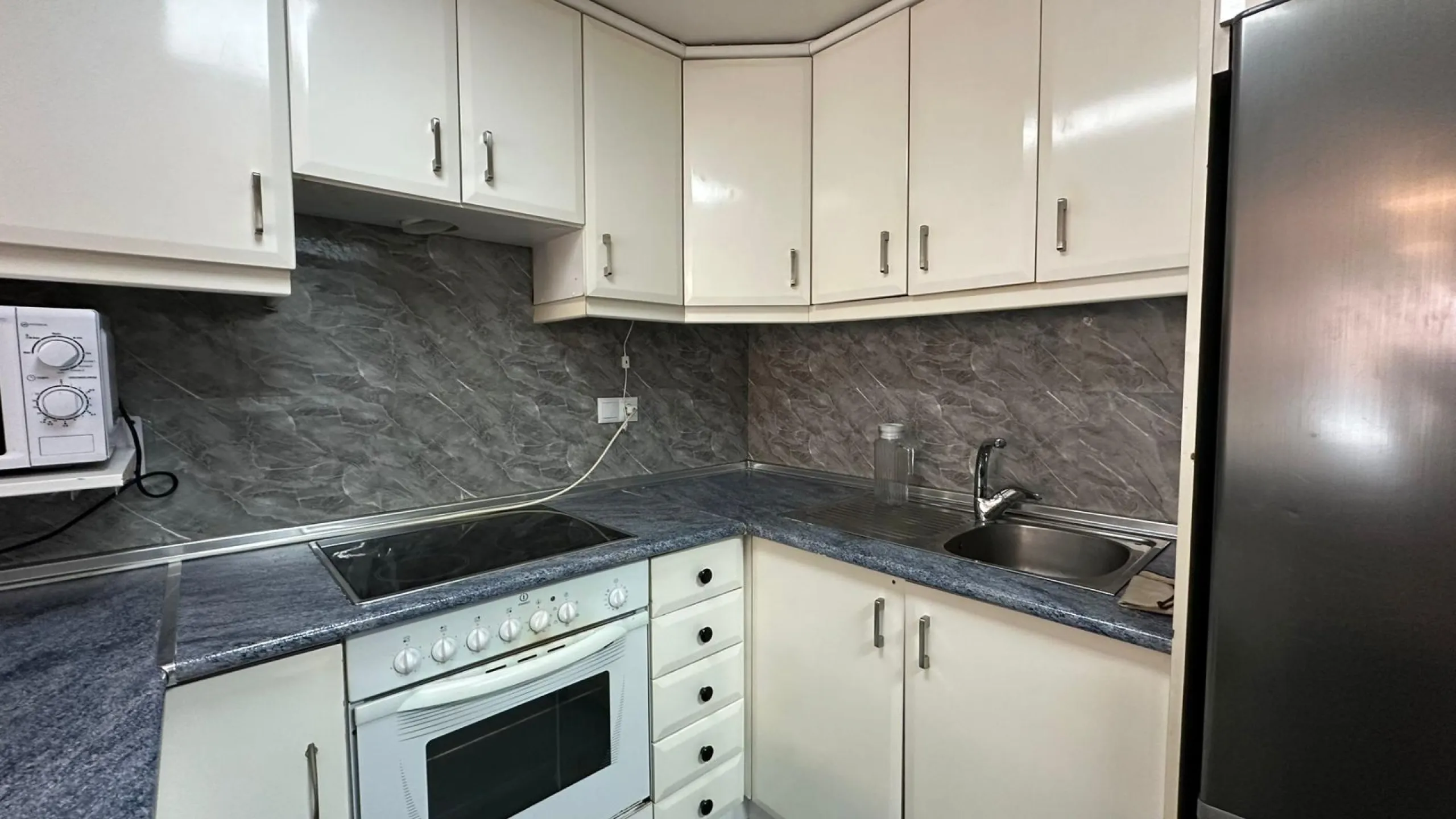 MAGNIFICENT APARTMENT IN JARDIN BOTANICO URBANIZATION. COMMUNAL POOL. PARKING INCLUDED. 3 BEDROOMS. 1 BATHROOM. 104 M2