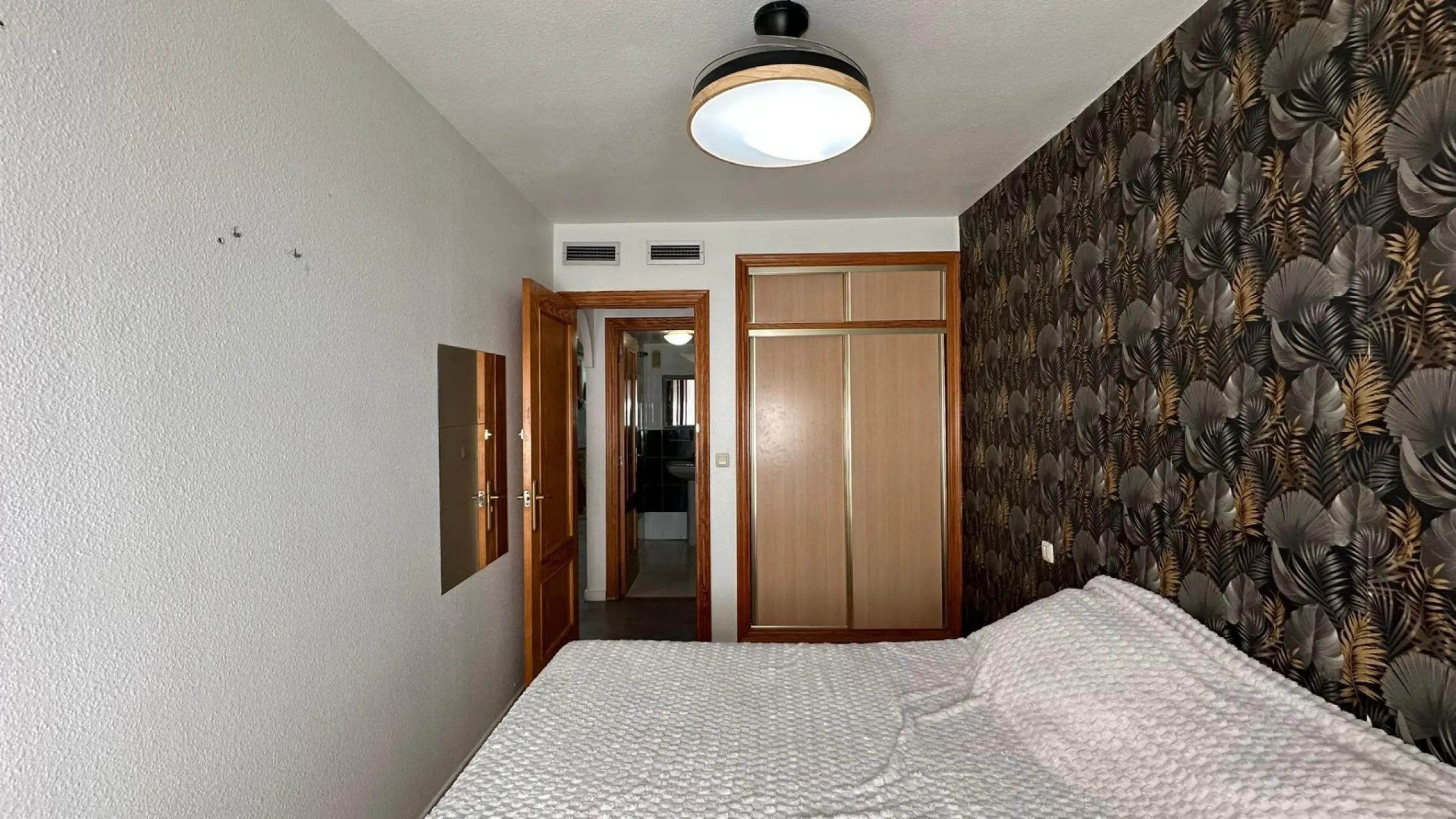 MAGNIFICENT APARTMENT IN JARDIN BOTANICO URBANIZATION. COMMUNAL POOL. PARKING INCLUDED. 3 BEDROOMS. 1 BATHROOM. 104 M2