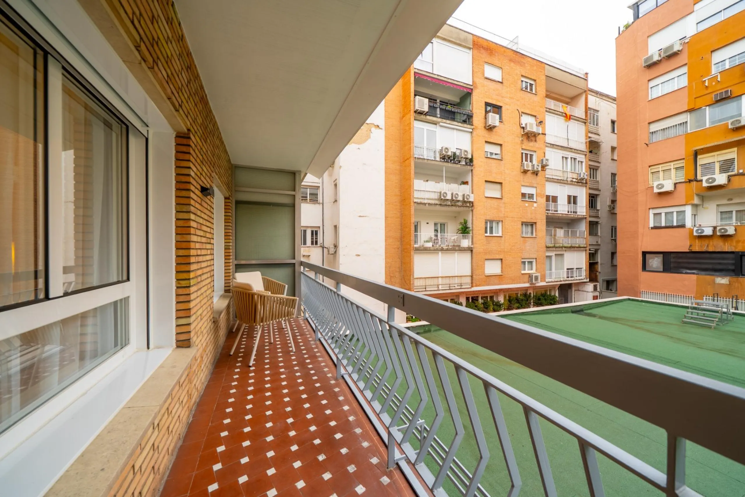 PISO REFORMADO CON TERRAZA Y GARAJE EN CASTELLANA – BARRIO DE SALAMANCA