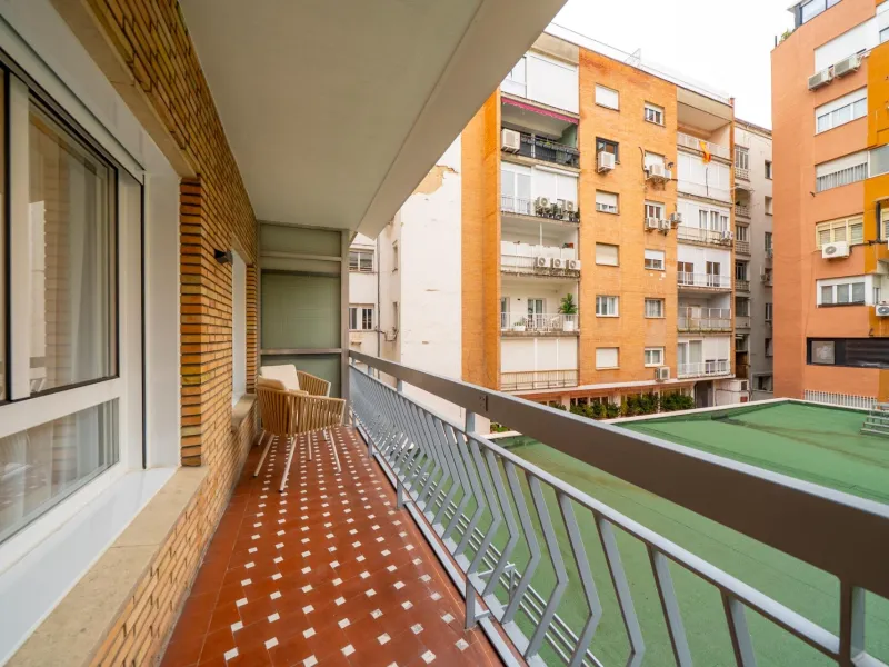 PISO REFORMADO CON TERRAZA Y GARAJE EN CASTELLANA – BARRIO DE SALAMANCA