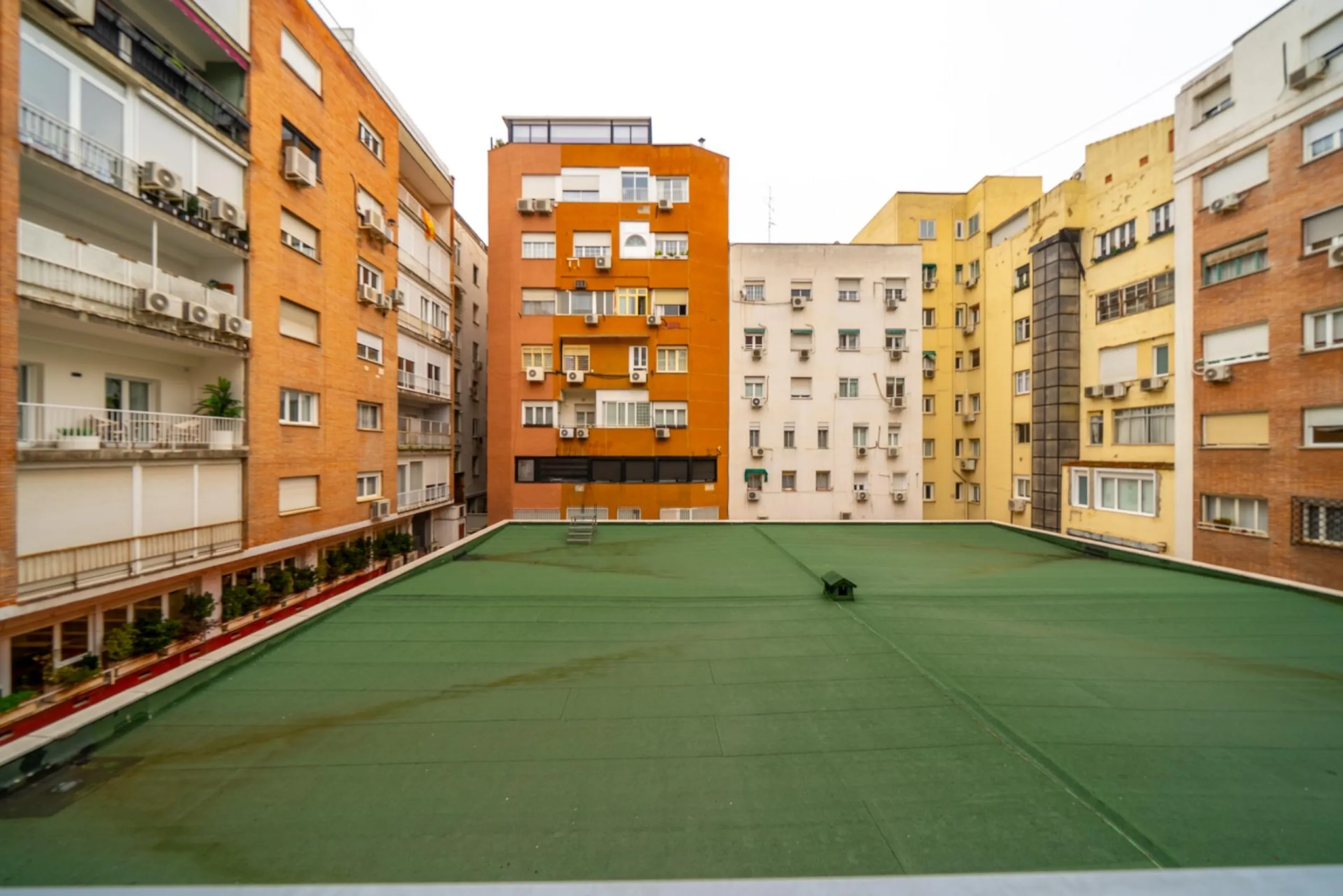 PISO REFORMADO CON TERRAZA Y GARAJE EN CASTELLANA – BARRIO DE SALAMANCA