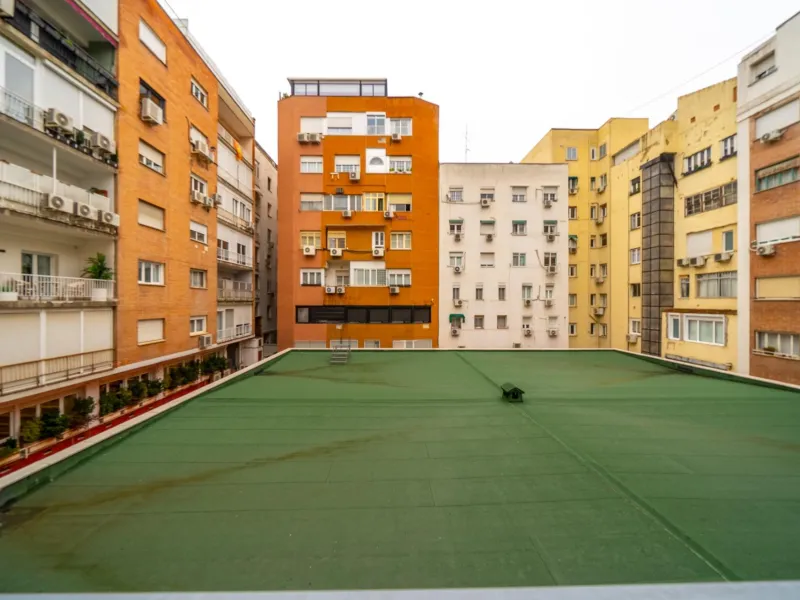 PISO REFORMADO CON TERRAZA Y GARAJE EN CASTELLANA – BARRIO DE SALAMANCA