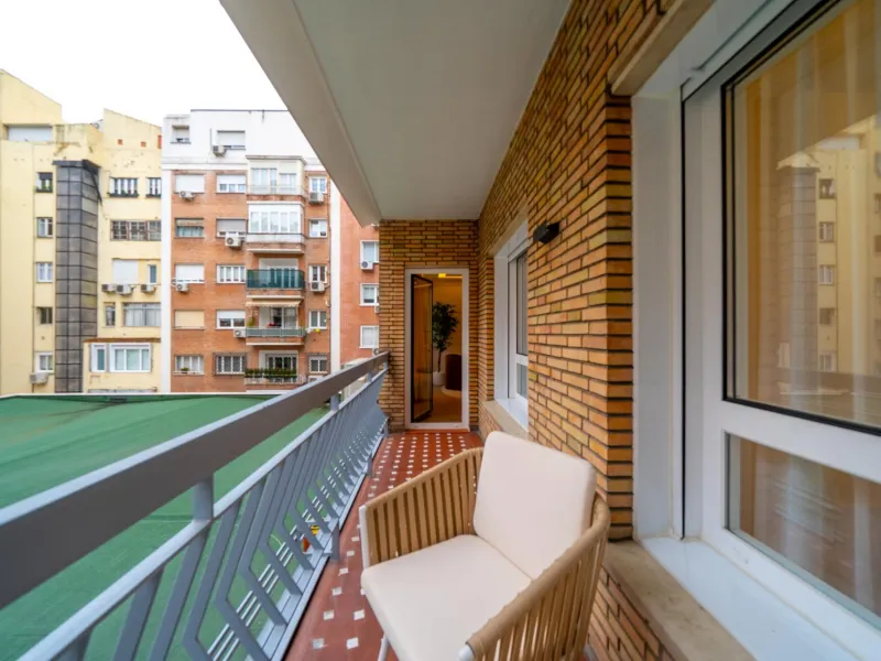 PISO REFORMADO CON TERRAZA Y GARAJE EN CASTELLANA – BARRIO DE SALAMANCA
