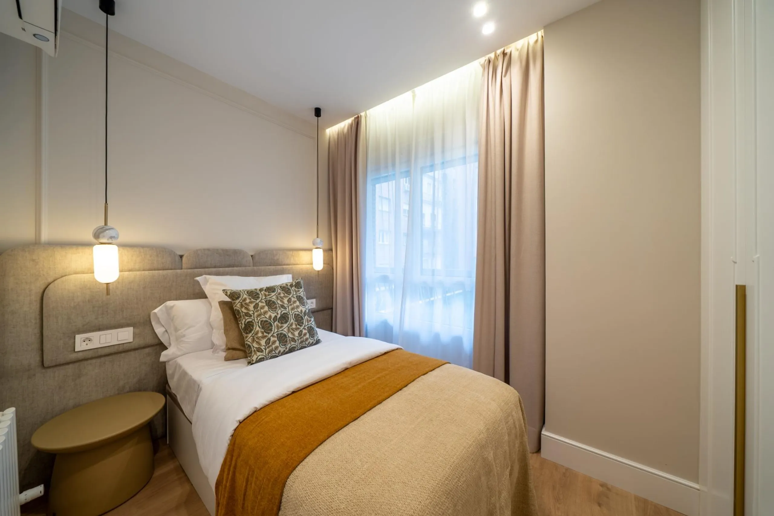 PISO REFORMADO CON TERRAZA Y GARAJE EN CASTELLANA – BARRIO DE SALAMANCA