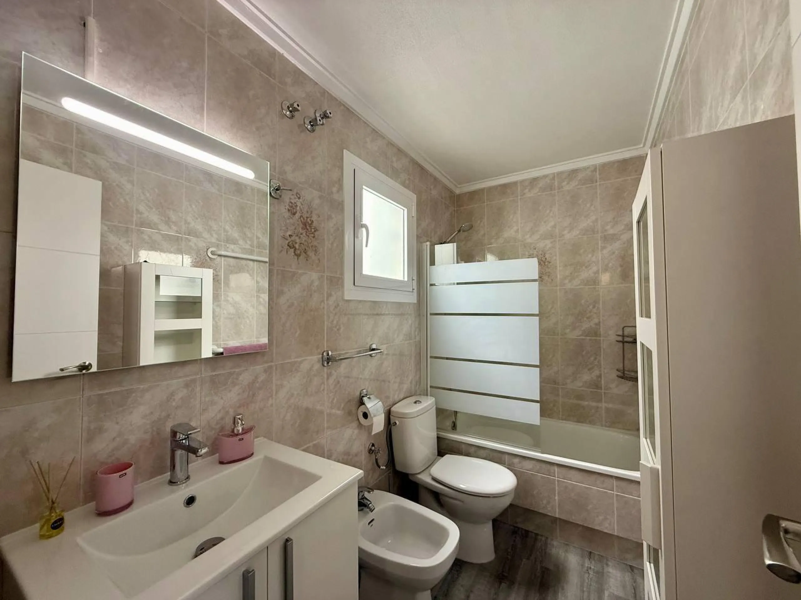 Exclusive Apartment with 1 Bedroom and 1 Bathroom, 250 m. from the Beach