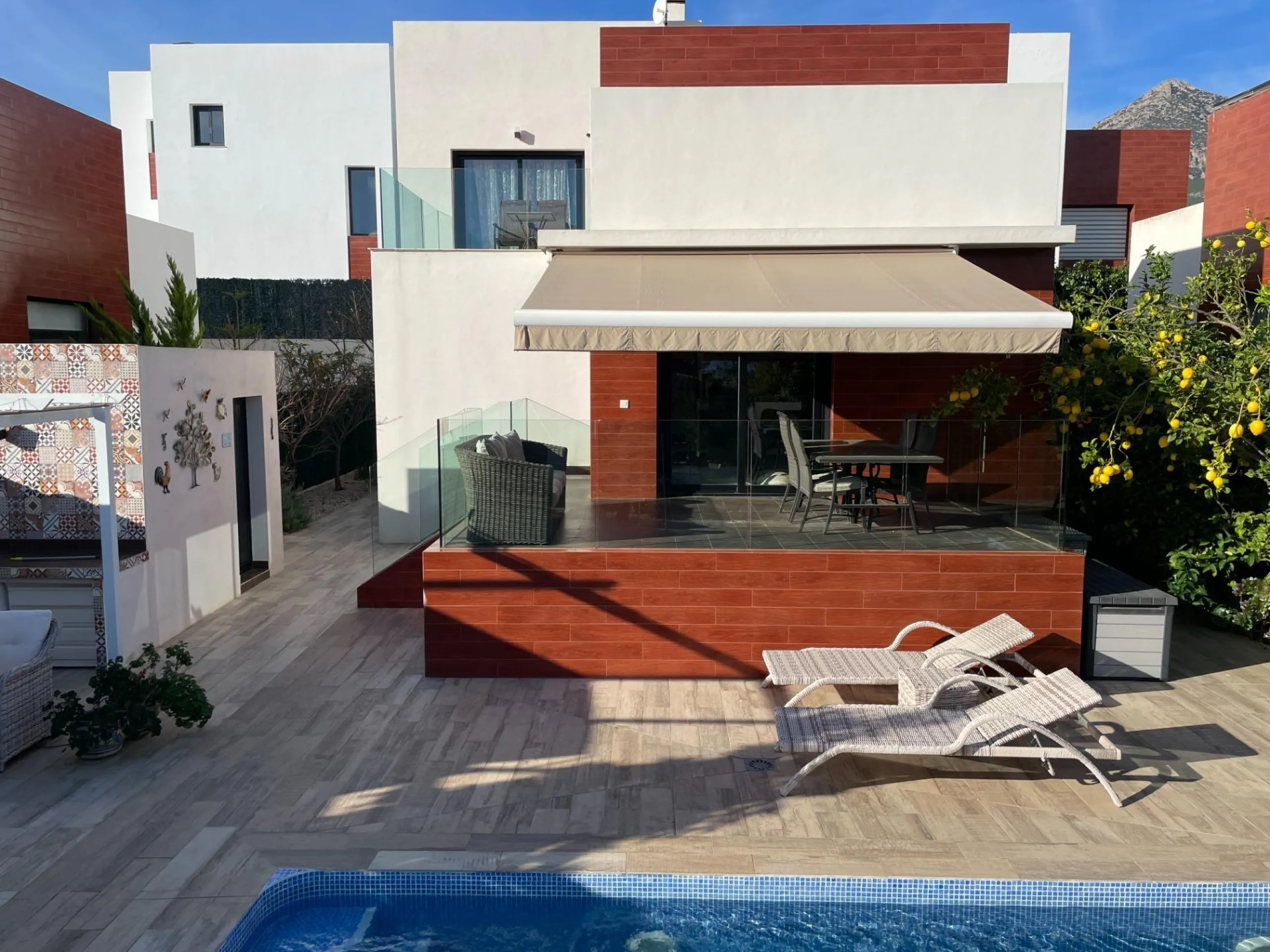🌿 Live Between Sea and Mountains: Private Villa in a Natural Setting at the Foot of Mount Ponoig, Polop ⛰️🌊