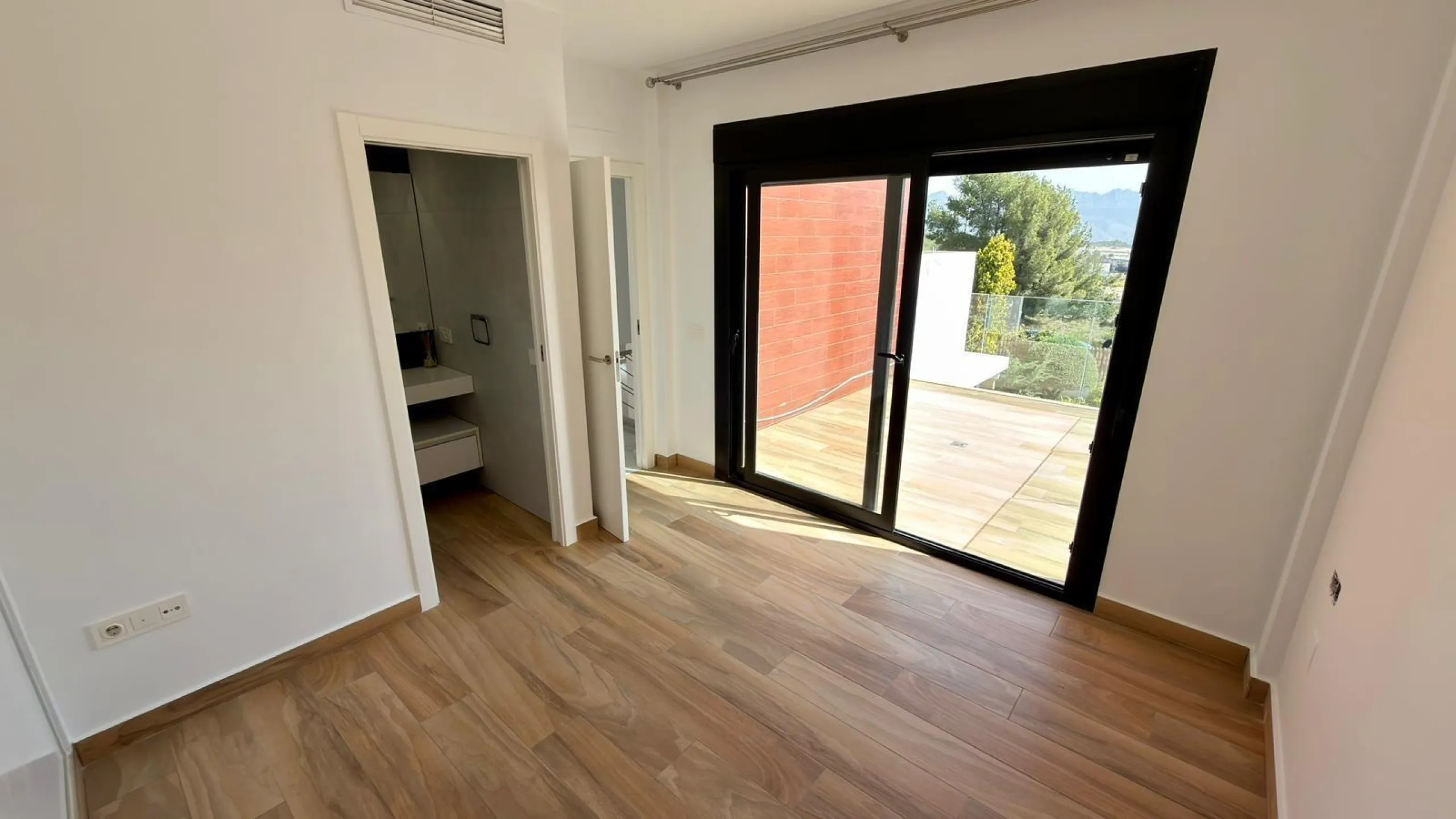 🌿 Live Between Sea and Mountains: Private Villa in a Natural Setting at the Foot of Mount Ponoig, Polop ⛰️🌊