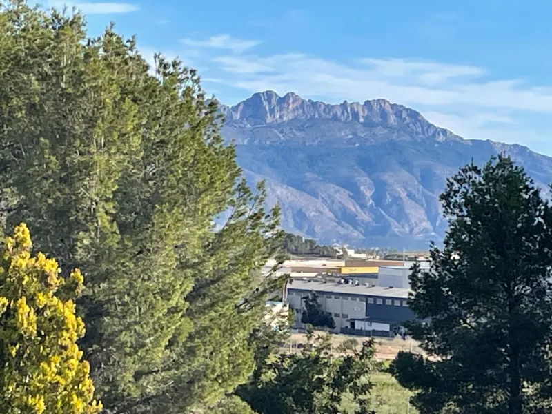 🌿 Live Between Sea and Mountains: Private Villa in a Natural Setting at the Foot of Mount Ponoig, Polop ⛰️🌊