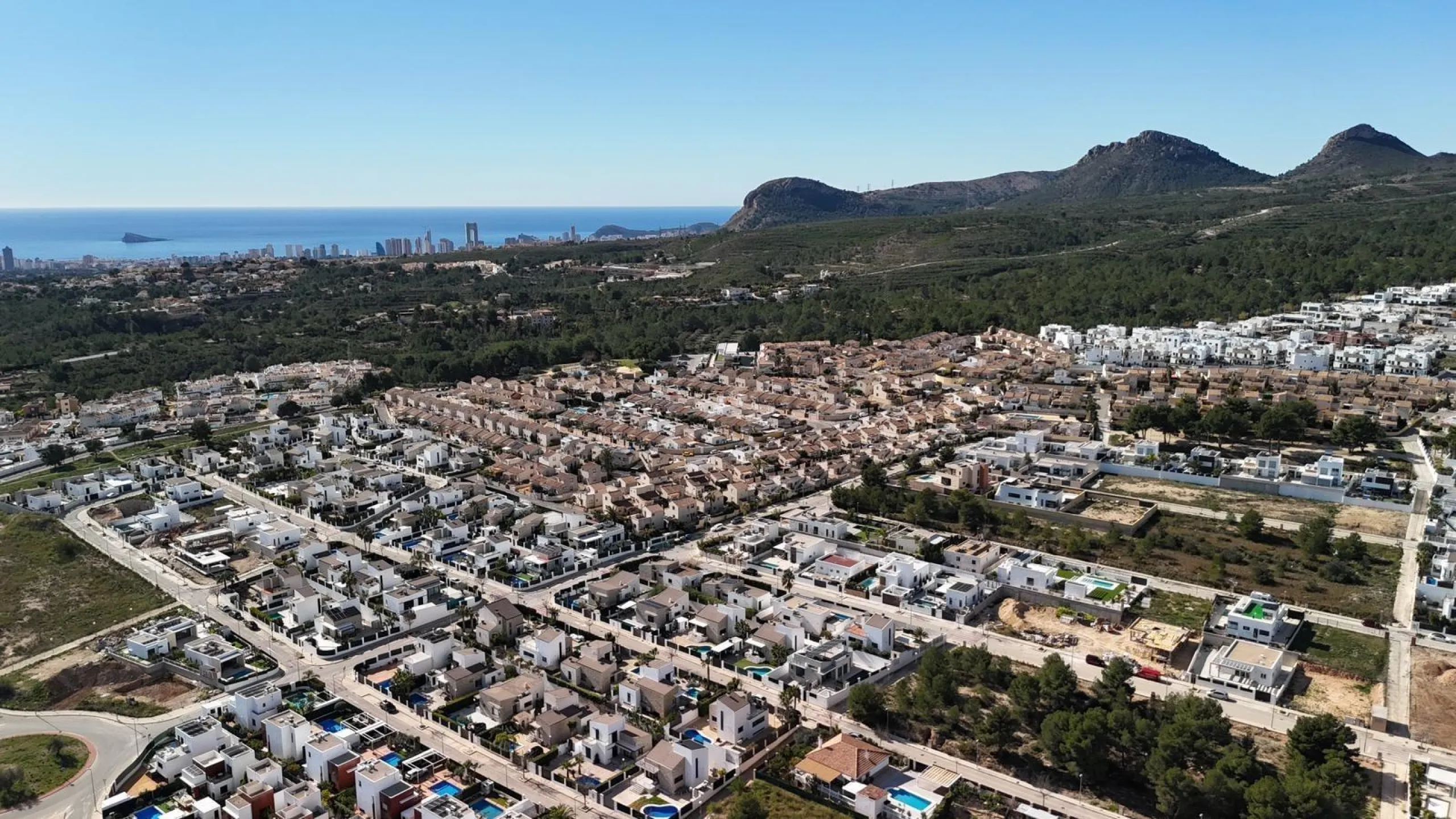 🌿 Live Between Sea and Mountains: Private Villa in a Natural Setting at the Foot of Mount Ponoig, Polop ⛰️🌊